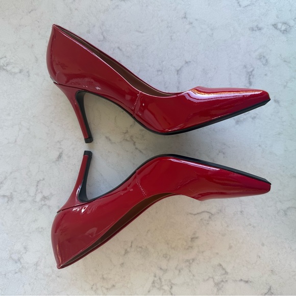 Calvin Klein Women’s Gayle Patent Red Leather Pump 6M. - Picture 2 of 4